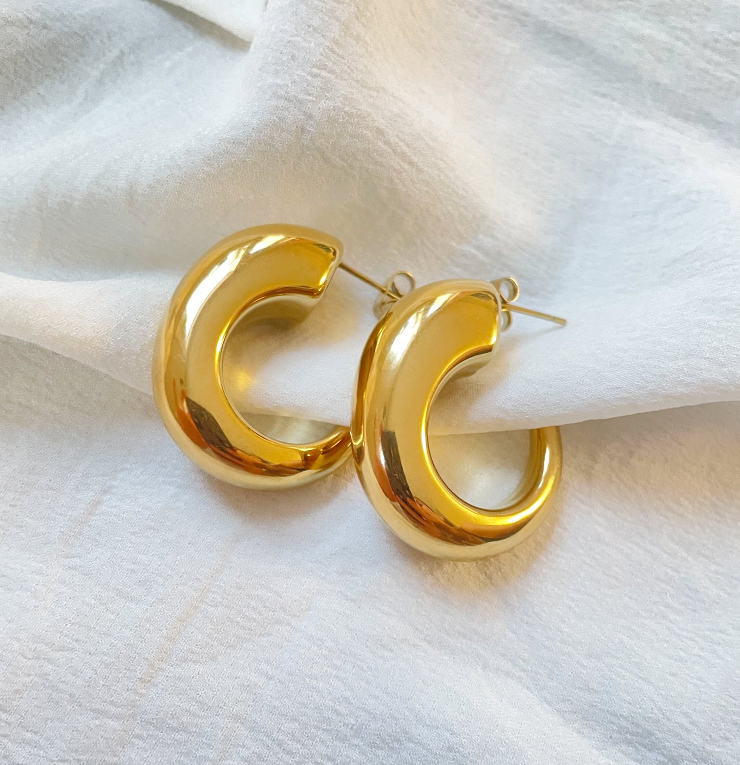 Chunky C-Hoop Earrings