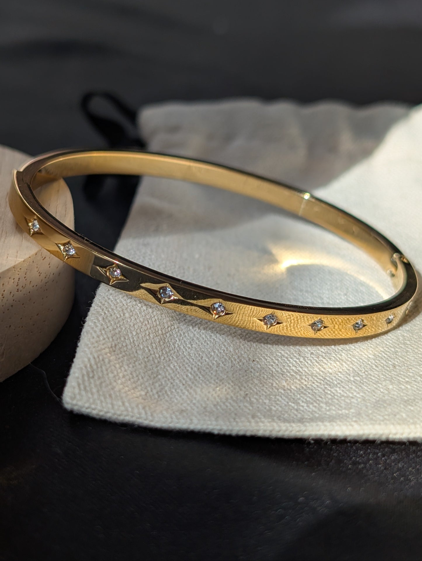 Elara Shine Bangle